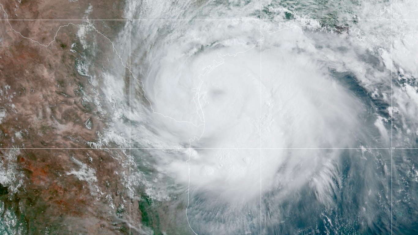 Satellitenbild der US-Klimabehörde NOAA: Hurrikan "Hanna" steuert auf Texas zu.