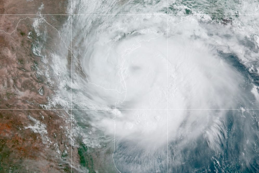 Satellitenbild der US-Klimabehörde NOAA: Hurrikan "Hanna" steuert auf Texas zu.
