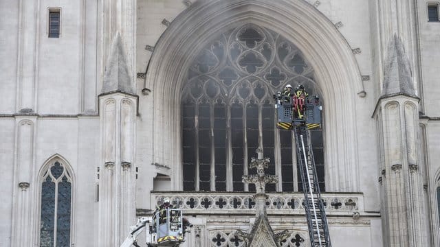 Bei dem Kathedralen-Brand in Nantes wurde unter anderem die Hauptorgel zerstört. Bei dem Kathedralen-Brand in Nantes wurde unter anderem die Hauptorgel zerstört.