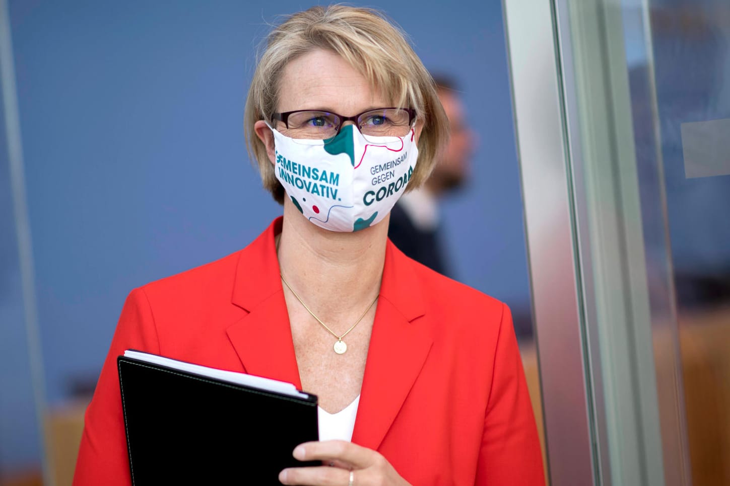 Anja Karliczek: Die Forschungsministerin dämpft die Erwartungen für eine schnelle Verfügbarkeit eines Impfstoffes gegen das Coronavirus.