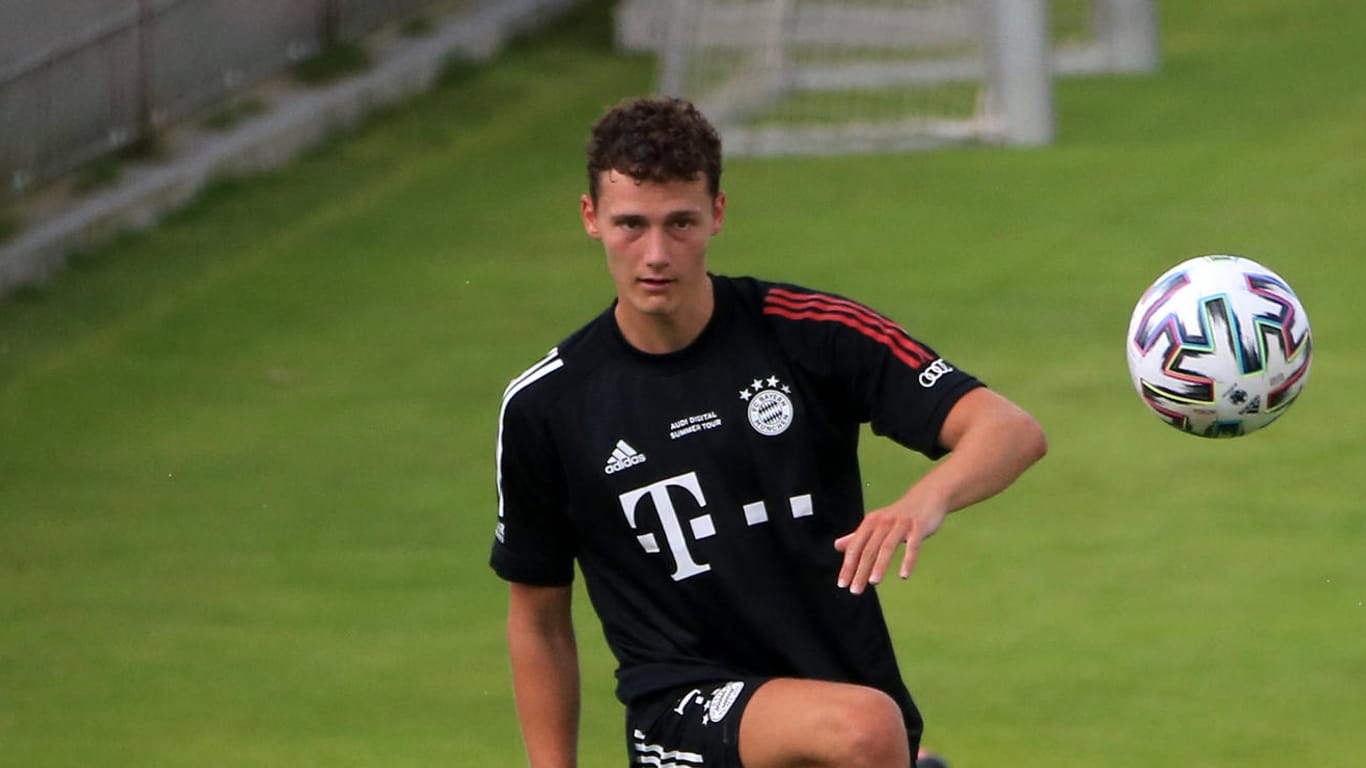 Benjamin Pavard: Der Verteidiger des FC Bayern musste das Training verletzungsbedingt abbrechen.
