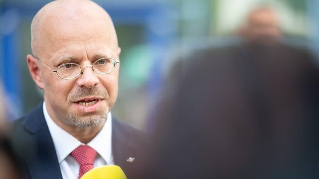 Andreas Kalbitz ist aus der AfD ausgeschlossen worden - was auch das Bundesschiedsgericht der Partei bestätigt hat. Andreas Kalbitz ist aus der AfD ausgeschlossen worden - was auch das Bundesschiedsgericht der Partei bestätigt hat.