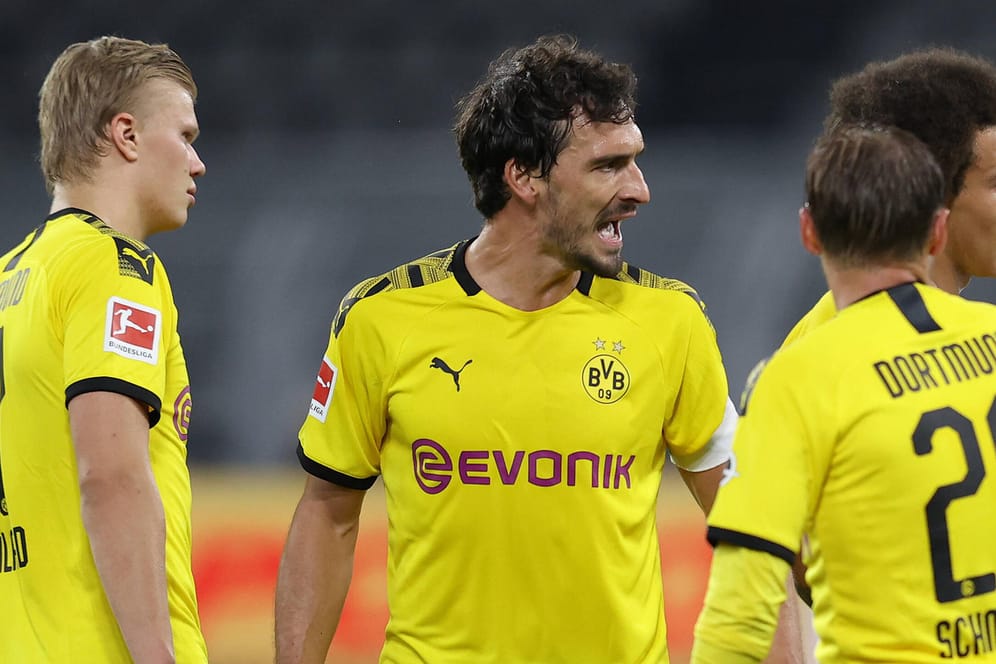 Mats Hummels: Der Kapitän reist mit Borussia Dortmund zum Derby gegen MSV Duisburg.