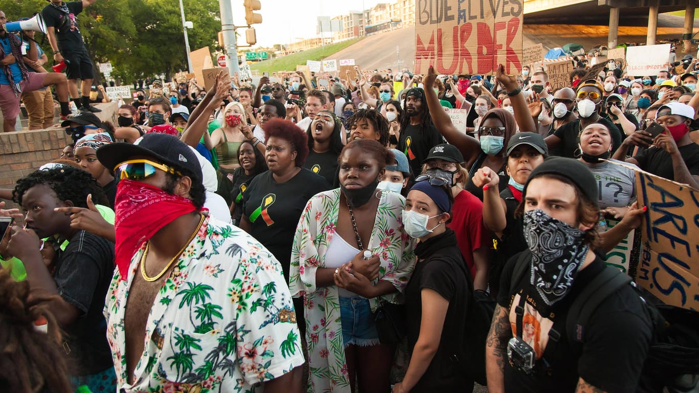 "Black Lives Matter"-Proteste in Austin, Texas: Bei Ausschreitungen ist ein Mann erschossen worden.