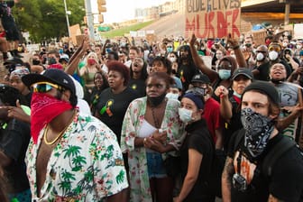 "Black Lives Matter"-Proteste in Austin, Texas: Bei Ausschreitungen ist ein Mann erschossen worden.