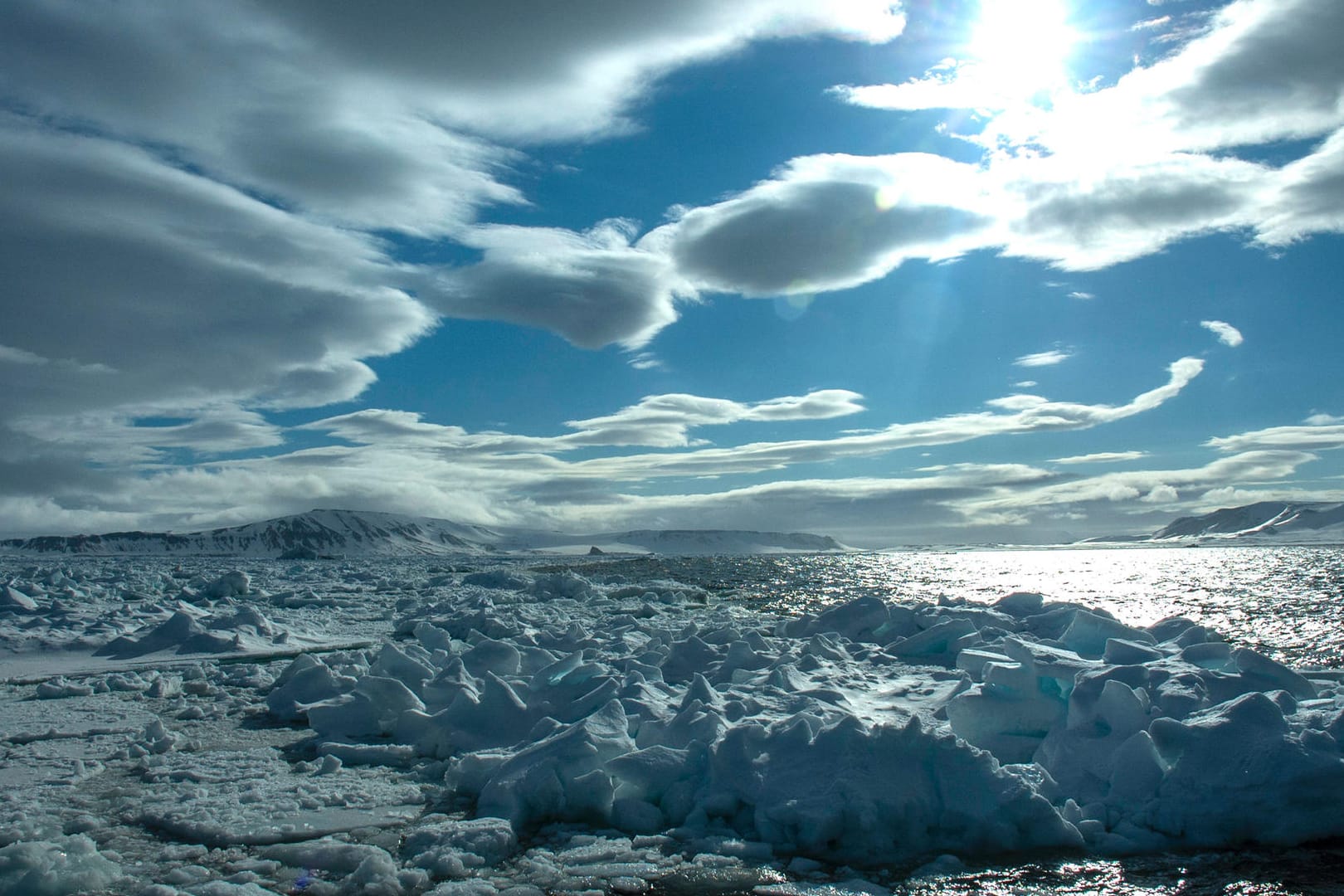 Packeis vor Spitzbergen: Dort messen Forscher derzeit Temperaturen, wie zuletzt vor 40 Jahren.