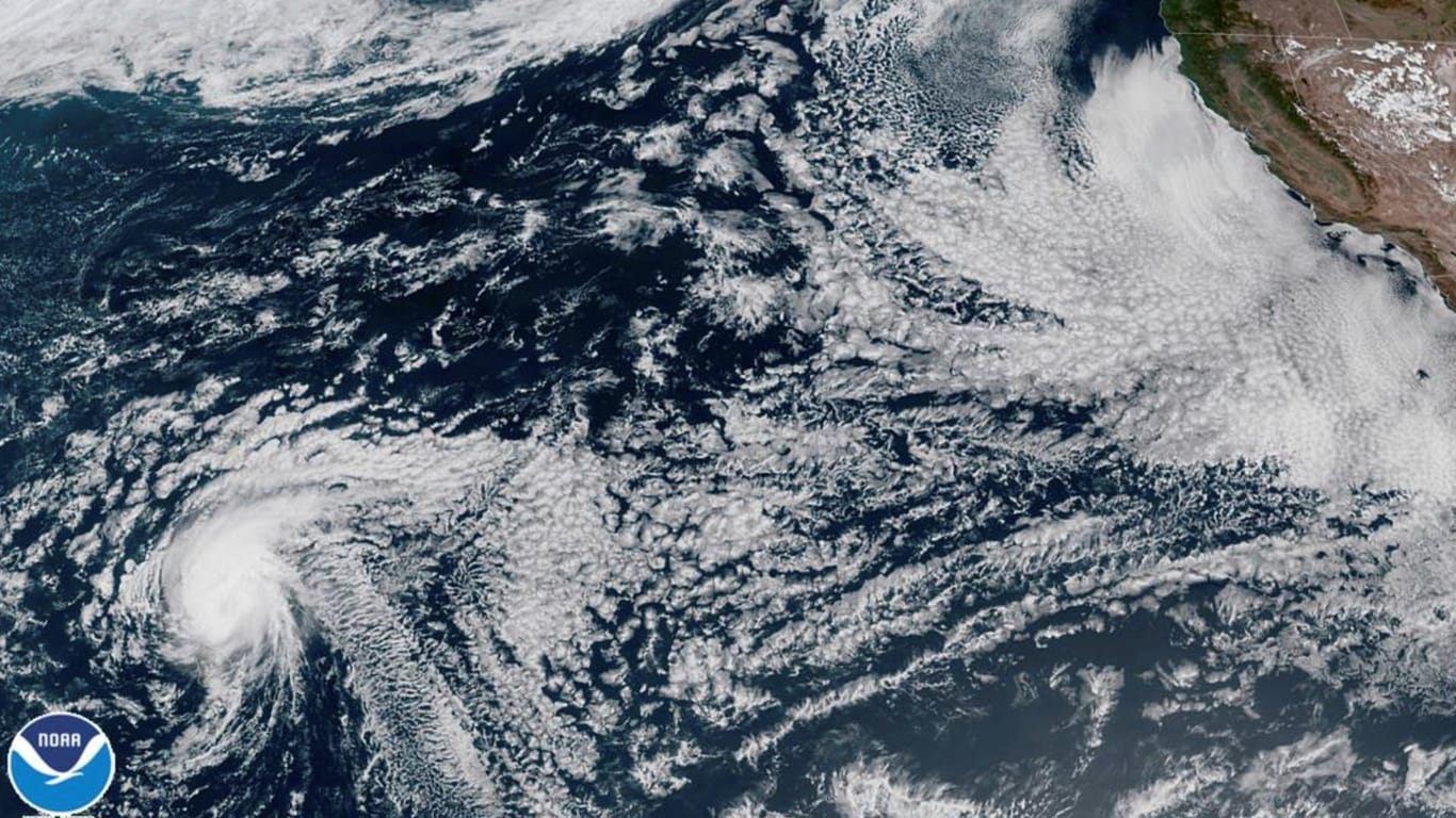 Satellitenbild von "Douglas" im pazifischen Ozean: Hawaii bereitet sich auf den Hurrikan vor.