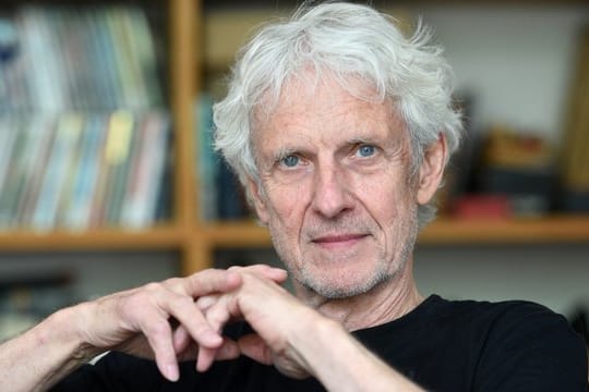 "Ich finde das Leben unheimlich spannend und bin zutiefst dankbar, dass ich so viele Kulturen kennenlernen konnte", sagt Schauspieler Mathieu Carrière.