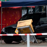 SUV-Unfall in Berlin: Offenbar hatte der Fahrer die Kontrolle über den Wagen verloren. Die Kripo ermittelt.