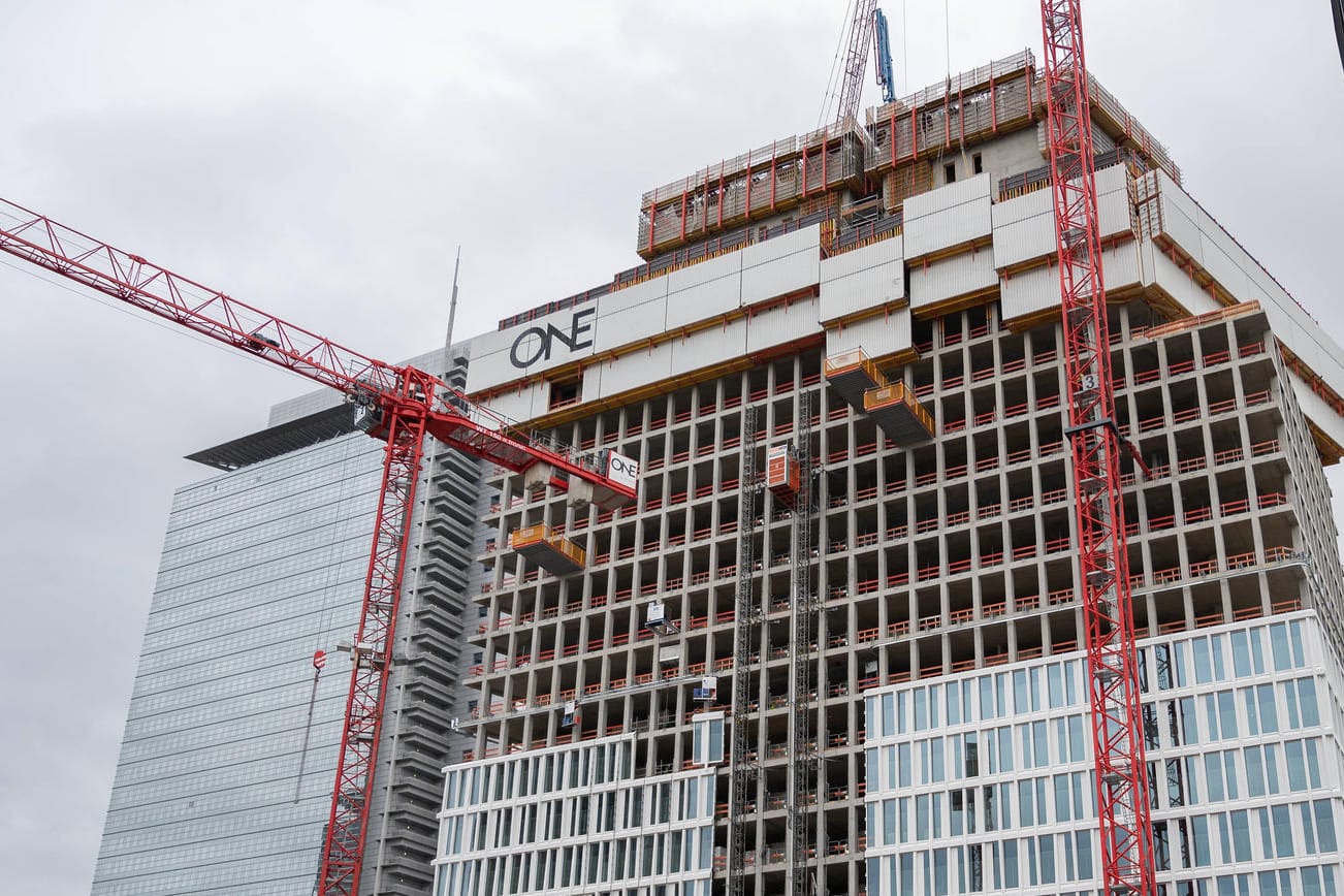 Hochhaus-Baustelle (Symbolbild): Geschlossene Immobilienfonds investieren meist in nur ein einziges Objekt.