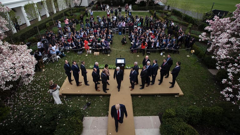 Eine Pressekonferenz im Rosengarten: US-Präsident Donald Trump nutzte den Garten zuletzt häufiger für öffentliche Auftritte.