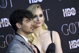 Joe Jonas, Sänger aus den USA, und Sophie Turner, Schauspielerin aus Großbritannien, haben ein gemeinsames Kind.