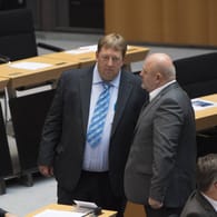 AfD-Politiker Gunnar Lindemann (links, Archivbild): Lindemann unterlief bei Twitter ein peinlicher Fauxpas.