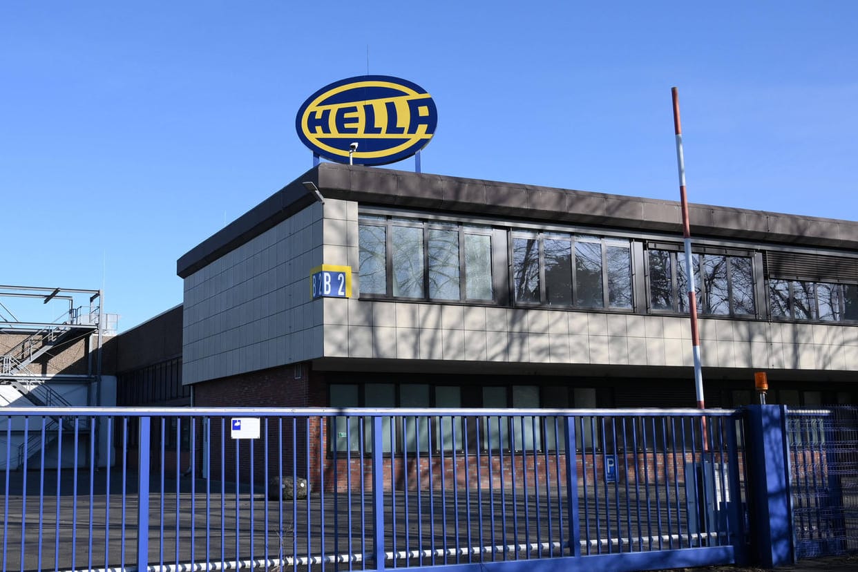 Hella-Werk in Recklinghausen: Der Automobilzulieferer will viele Stellen streichen. Hella-Werk in Recklinghausen: Der Automobilzulieferer will viele Stellen streichen.