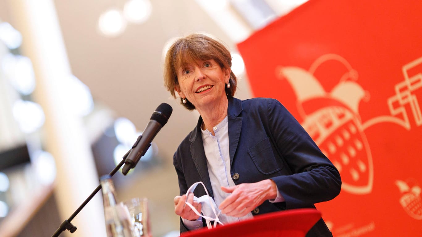 Henriette Reker auf einer Pressekonferenz: Sie ist seit 2015 Oberbürgermeisterin der Stadt Köln.