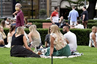 Menschen im Park (Symbolbild): Linken-Chefin Katja Kipping will eine Vier-Tage-Woche.