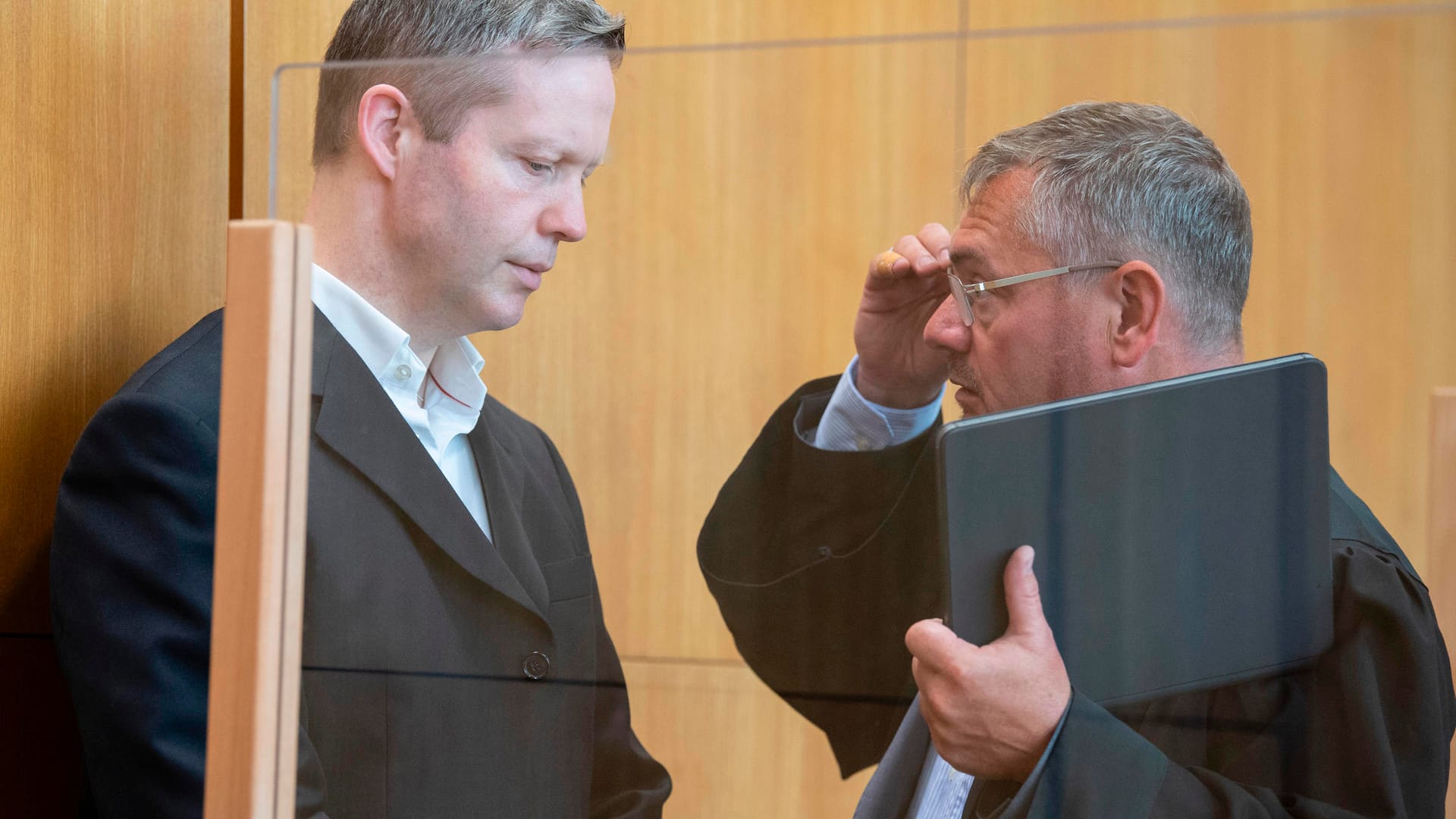 Angeklagter Stephan Ernst: Der mutmaßliche Mörder Walter Lübckes will nicht mehr mit seinem Pflichtverteidiger zusammenarbeiten. Angeklagter Stephan Ernst: Der mutmaßliche Mörder Walter Lübckes will nicht mehr mit seinem Pflichtverteidiger zusammenarbeiten.