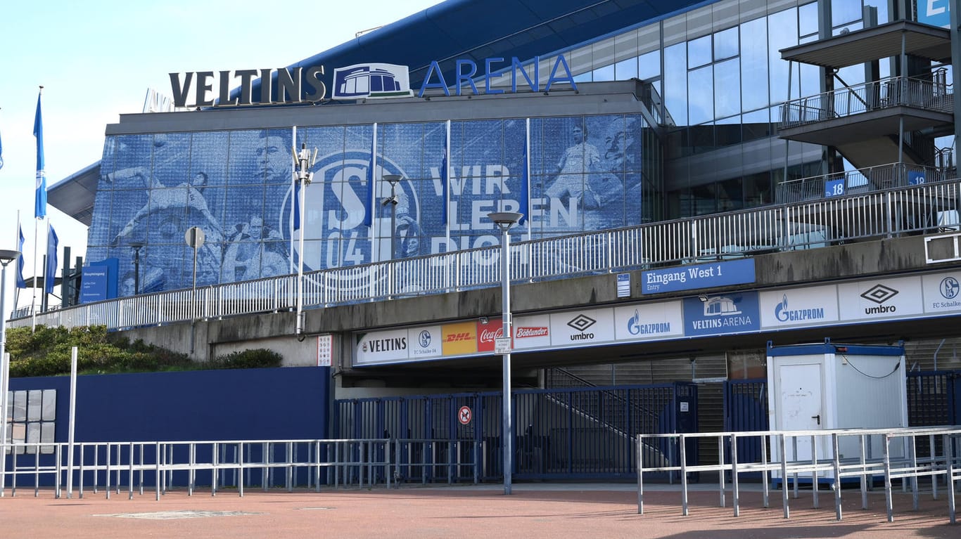 Eingang zur Veltins-Arena: Schalke 04 steckt wirtschaftlich in Schwierigkeiten.