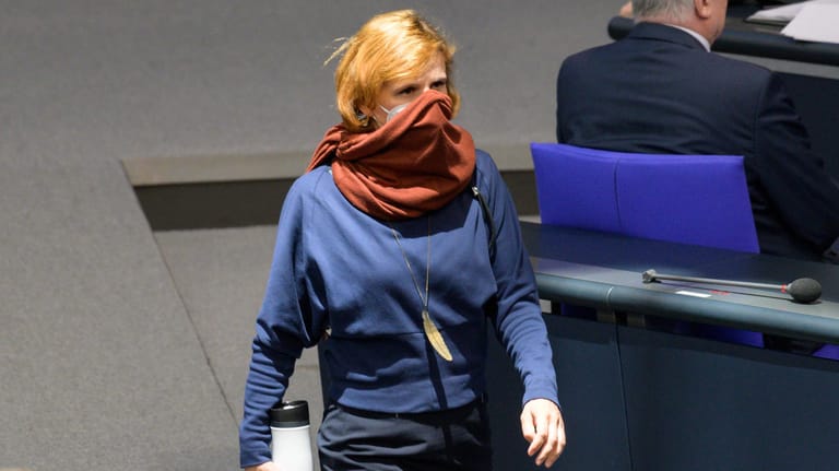 Linken-Politikerin Katja Kipping im Bundestag: Die Parteichefin spricht sich für eine Vier-Tage-Woche aus.