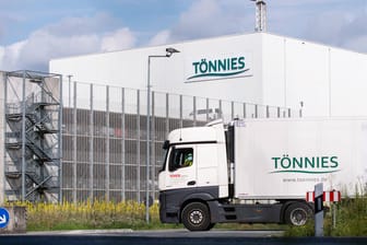 Das Tönnies-Hauptwerk in Rheda-Wiedenbrück: Der Fleischfabrikant will für seine Arbeiter nun selbst Wohnraum schaffen.