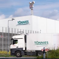 Das Tönnies-Hauptwerk in Rheda-Wiedenbrück: Der Fleischfabrikant will für seine Arbeiter nun selbst Wohnraum schaffen.