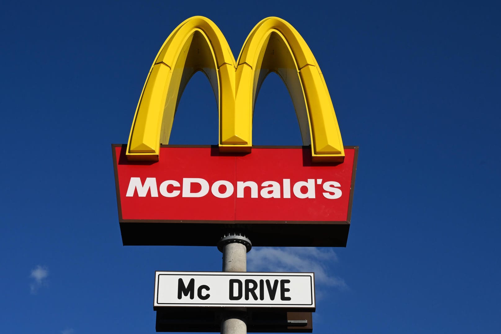 Das Logo von McDonald's: Die Burgerkette leidet stark unter der Corona-Krise. Das Logo von McDonald's: Die Burgerkette leidet stark unter der Corona-Krise.