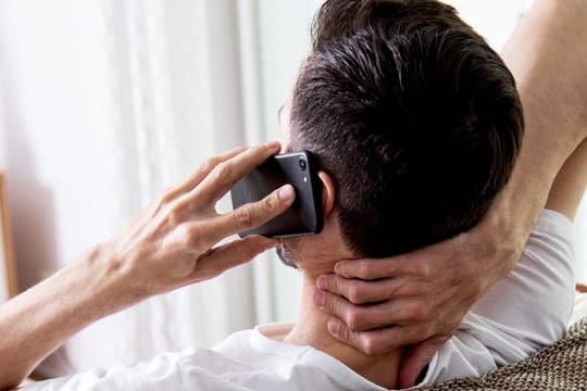 "Bitte sofort sperren": Wem Giro- oder Kreditkarte gestohlen werden, der sollte sofort aktiv werden - und vorbereitet sein.