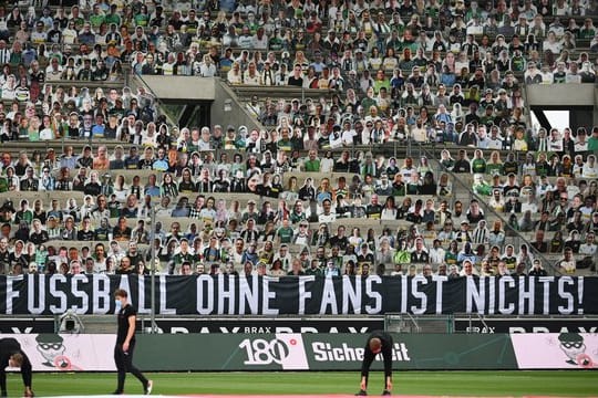 Die Debatte über die Rückkehr von Fans in die Stadien hält weiter an.