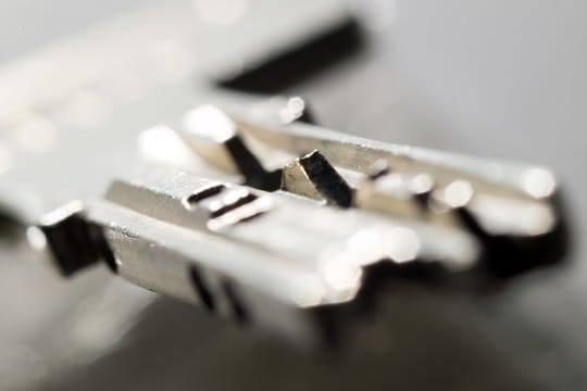 Haus- und Wohnungsschlüssel zu verlieren, kann teuer werden - wenn die gesamte Schließanlage eines Hauses ausgetauscht werden muss. Haus- und Wohnungsschlüssel zu verlieren, kann teuer werden - wenn die gesamte Schließanlage eines Hauses ausgetauscht werden muss.