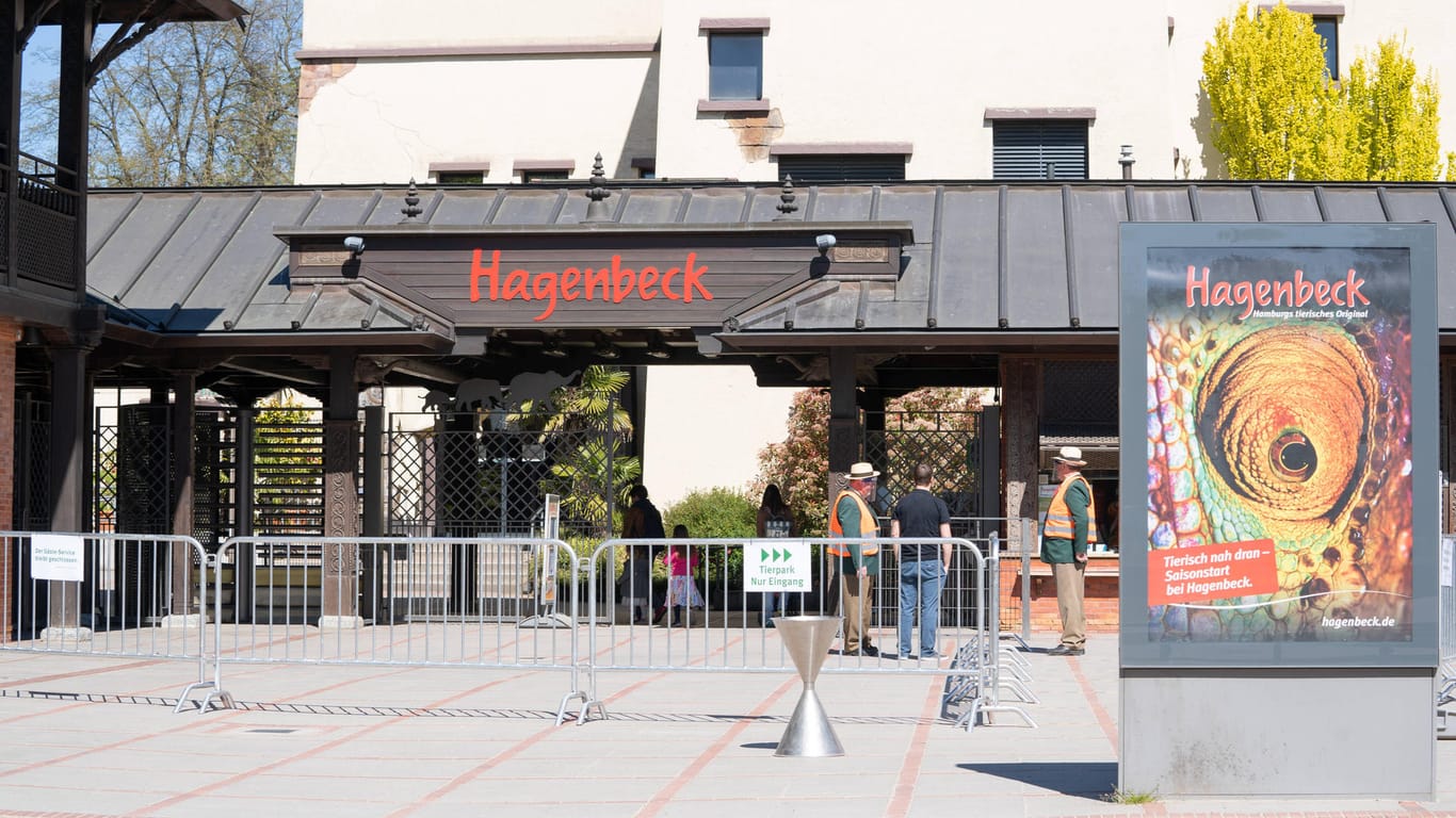 Der Eingangsbereich vom Hamburger Tierpark Hagenbeck: Hunderte Besucher missachten die Hygiene- und Abstandsregeln.