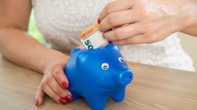 Wer regelmäßig spart, kann die Rate reduzieren. Wer regelmäßig spart, kann die Rate reduzieren.