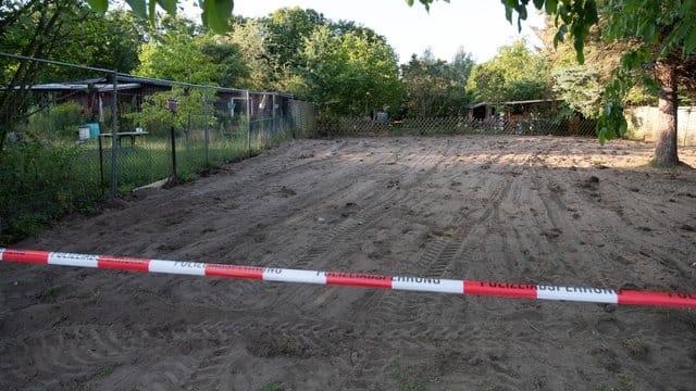 Zwei Tage lang haben Polizisten die Kleingarten-Parzelle bei Hannover durchsucht. Zwei Tage lang haben Polizisten die Kleingarten-Parzelle bei Hannover durchsucht.