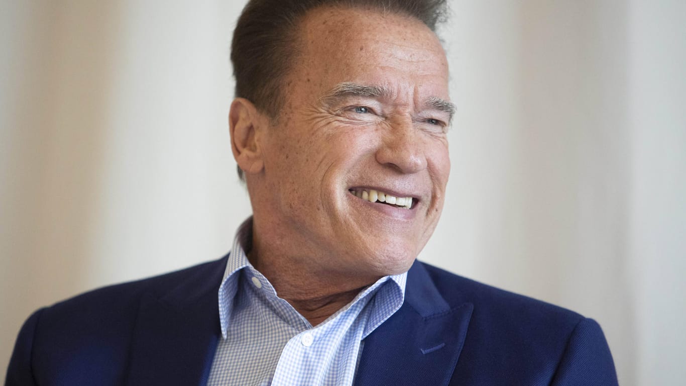 Arnold Schwarzenegger: Er hat sich einen Hund angeschafft.