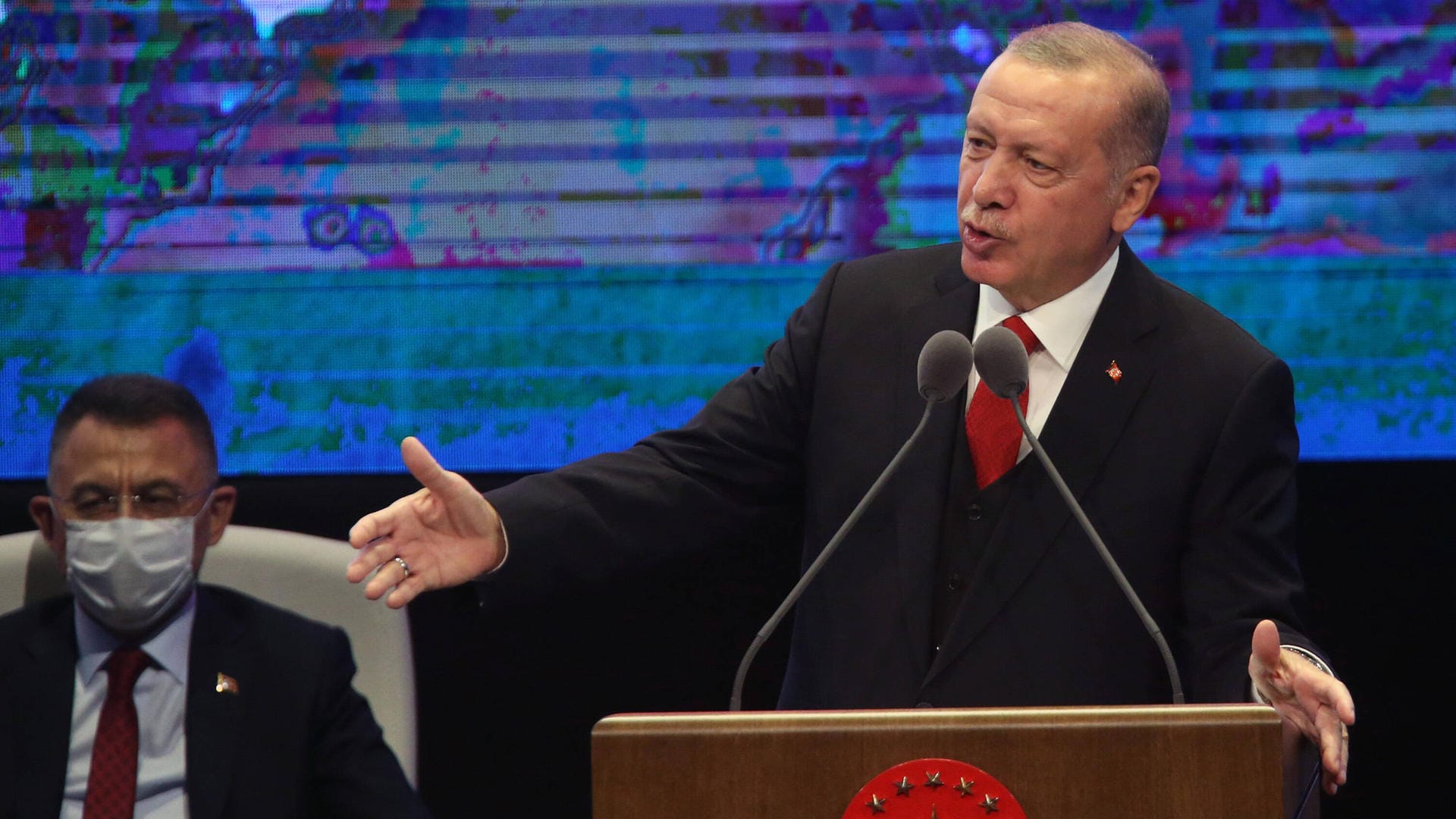 Seit den Protesten im Gezi-Park in Istanbul sind soziale Netzwerke Präsident Erdogan ein Dorn im Auge. Seit den Protesten im Gezi-Park in Istanbul sind soziale Netzwerke Präsident Erdogan ein Dorn im Auge.