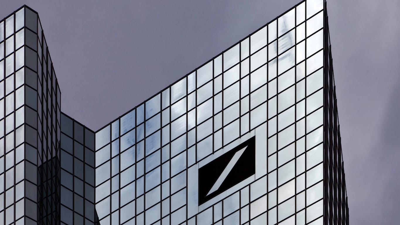 Die Zentrale der Deutschen Bank in Frankfurt am Main: Der Konzern hat zuletzt besser abgeschnitten als erwartet.