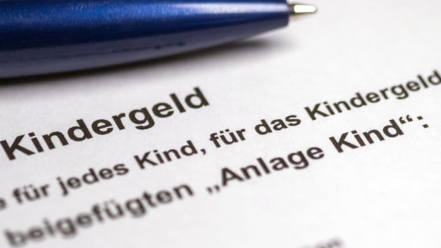 Das Kabinett will einen höheren Kindergeldsatz beschließen. Das Kabinett will einen höheren Kindergeldsatz beschließen.