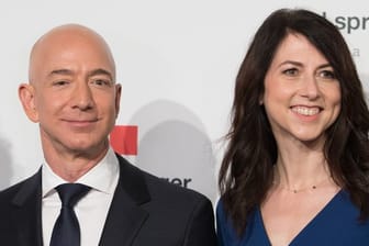 Jeff Bezos und seine damalige Ehefrau MacKenzie 2018 in Berlin.