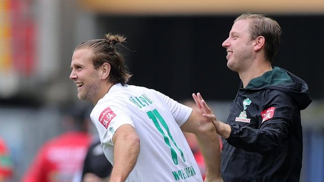 Freut sich, dass Trainer Florian Kohfeldt (r) bei Werder Bremen bleibt: Niclas Füllkrug (l). Freut sich, dass Trainer Florian Kohfeldt (r) bei Werder Bremen bleibt: Niclas Füllkrug (l).