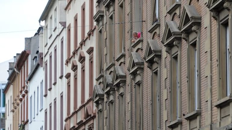 Aktuelle Zahlen Zeigen: Menschen In Deutschland Leben In Immer Größeren ...