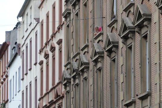 Das Statistische Bundesamt beziffert den Wohnungsbestand in Deutschland auf 42,5 Millionen Einheiten in Wohn- und Nichtwohngebäuden.