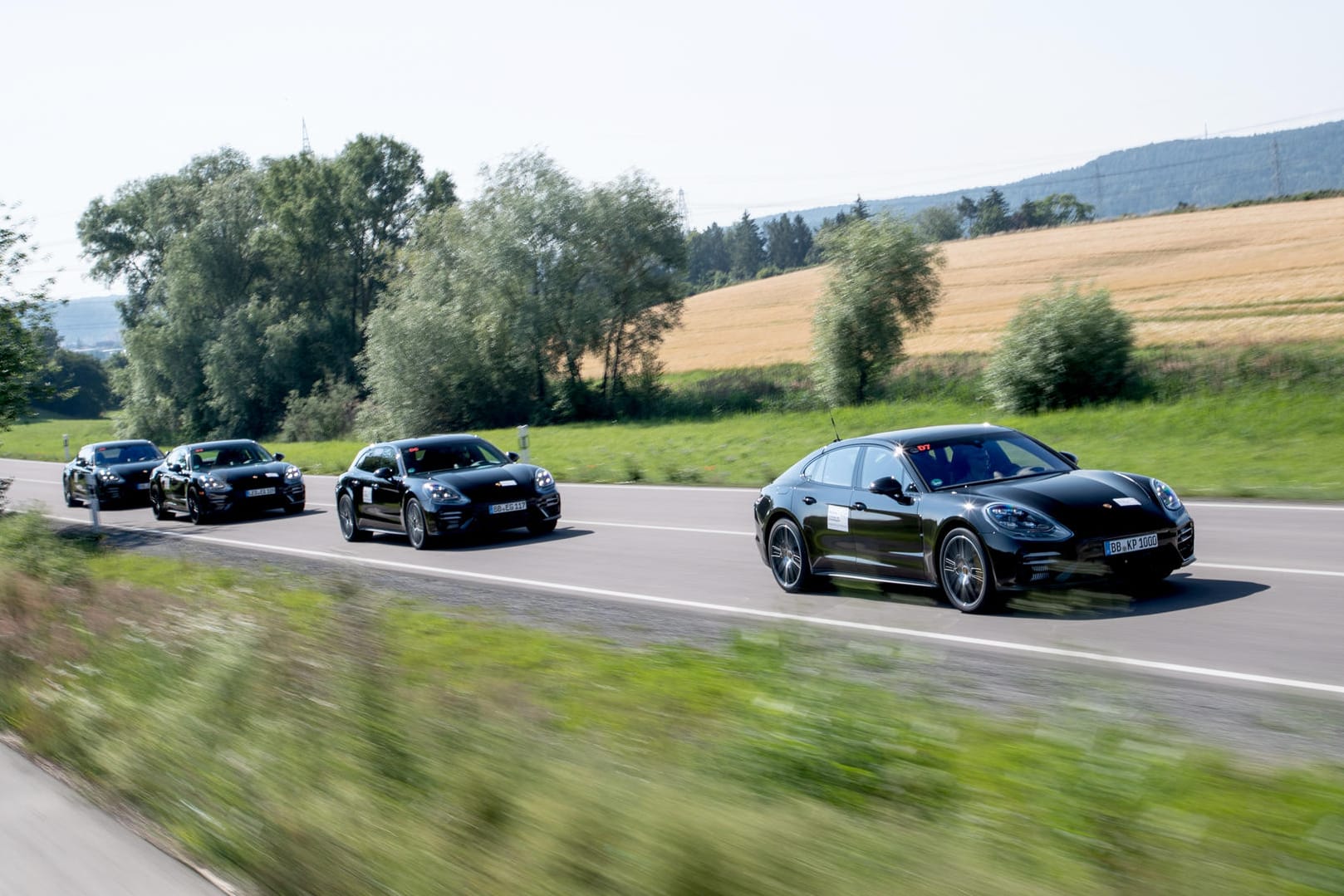 Sportliche Reisegruppe: Porsche schickte den modellgepflegten Panamera auf letzte Entwicklungsfahrten.