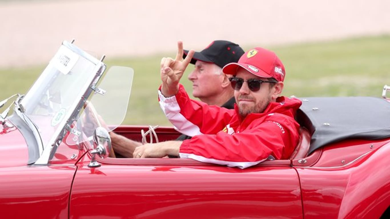 Mutmacher: Sebastian Vettel 2019 bei der Fahrerparade vor dem Start zum Großen Preis von Großbritannien.