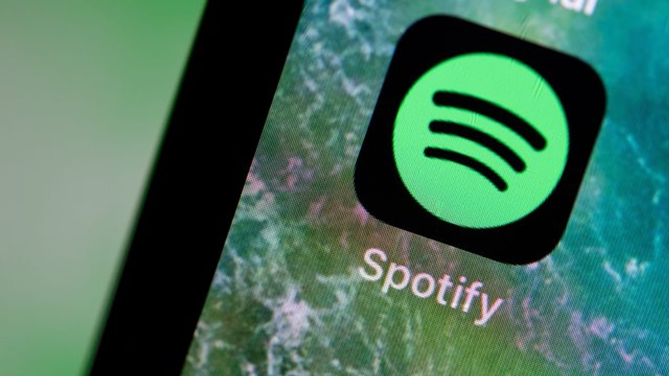 Die Zahl der Abo-Kunden stieg von April bis Juni von 130 auf 138 Millionen - und lag damit am oberen Ende der eigenen Erwartungen von Spotify.