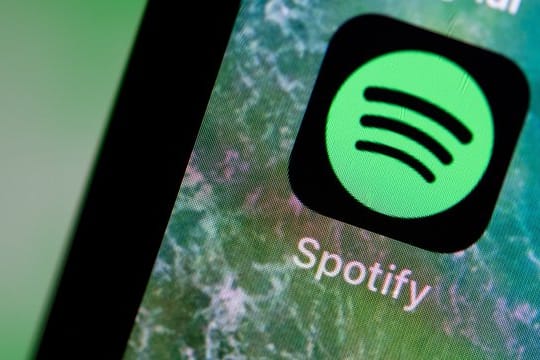 Die Zahl der Abo-Kunden stieg von April bis Juni von 130 auf 138 Millionen - und lag damit am oberen Ende der eigenen Erwartungen von Spotify.