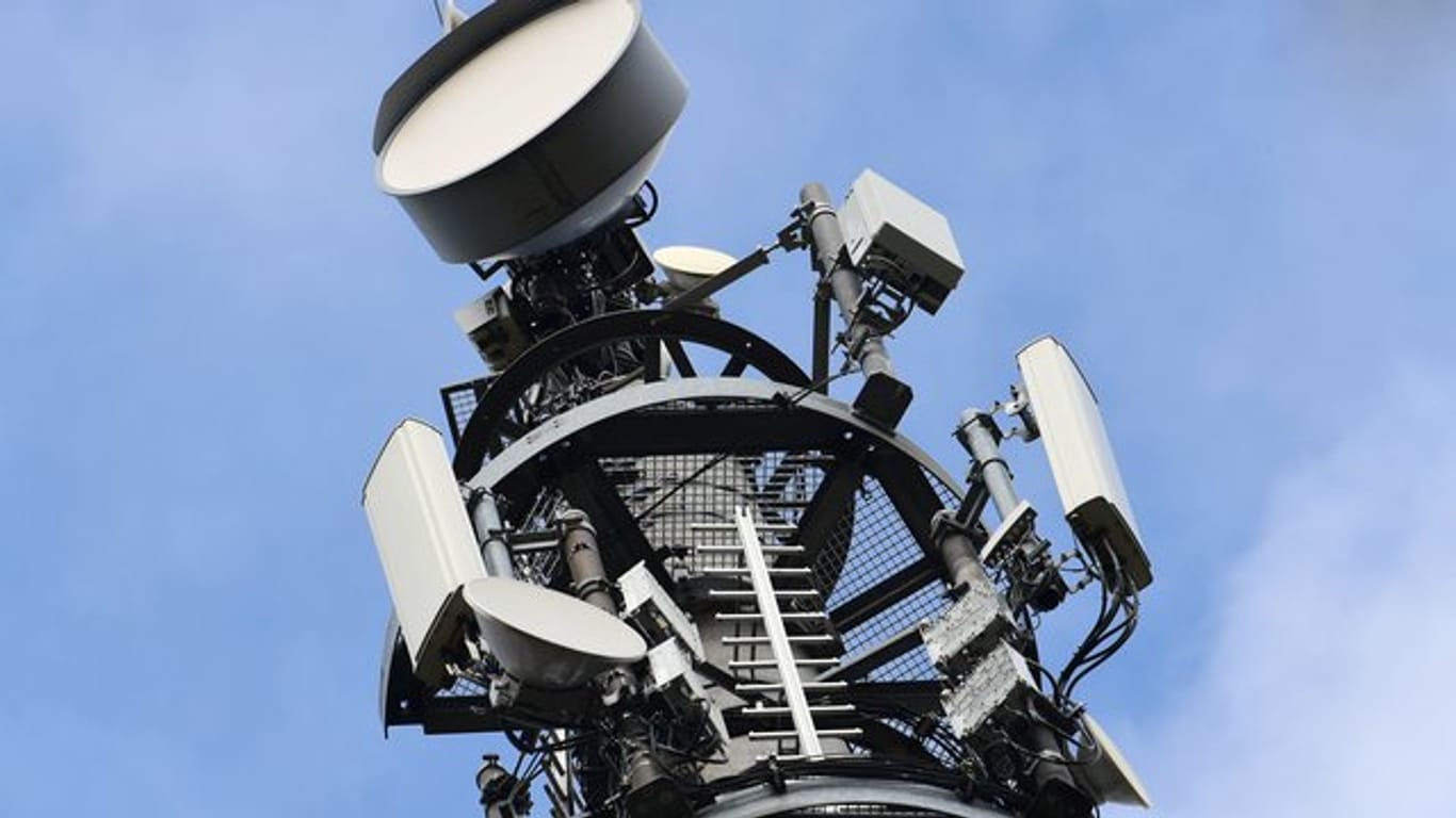 Die Frequenzen eigneten sich besonders dafür, eine sichere "Funknetzinfrastruktur zur Steuerung von Versorgungsnetzen aufzubauen", sagte der Präsident der Bundesnetzagentur, Jochen Homann.