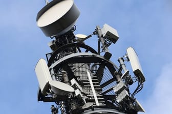 Die Frequenzen eigneten sich besonders dafür, eine sichere "Funknetzinfrastruktur zur Steuerung von Versorgungsnetzen aufzubauen", sagte der Präsident der Bundesnetzagentur, Jochen Homann.