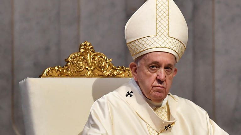 Papst Franziskus feiert die Fronleichnamsmesse im Petersdom: Laut einem Zeitungsbericht sind Hacker in das IT-System des Vatikans eingedrungen.