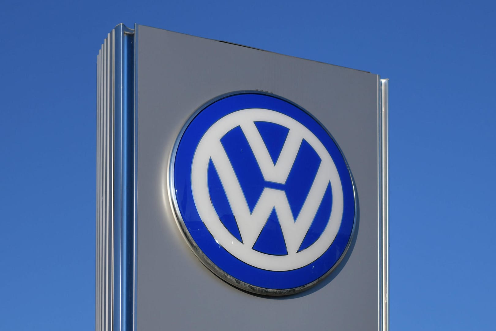 VW-Logo: Interne Gespräche einer Arbeitsgruppe des Autobauers wurden mitgeschnitten. VW-Logo: Interne Gespräche einer Arbeitsgruppe des Autobauers wurden mitgeschnitten.