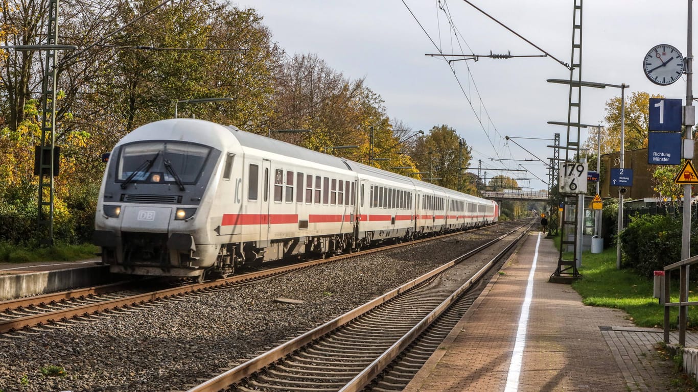 Ein Intercity der Deutschen Bahn: Ein Lokführer hat den Halt in Bonn verpasst.