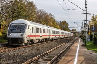 Ein Intercity der Deutschen Bahn: Ein Lokführer hat den Halt in Bonn verpasst.
